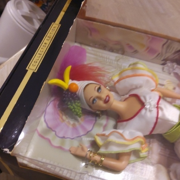 Mattel I Love Lucy Doll in White with Yellow Accents - Picture 7 of 9